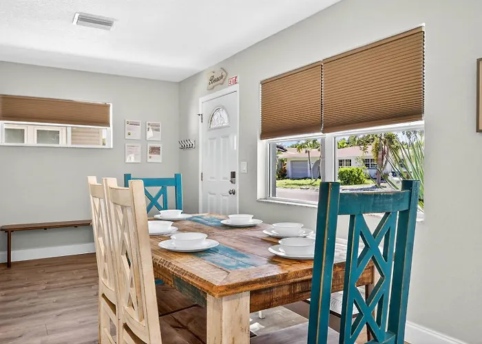 Heated Pool2 Min Walk 2 The Beachsleeps 9cute Clearwater Beach