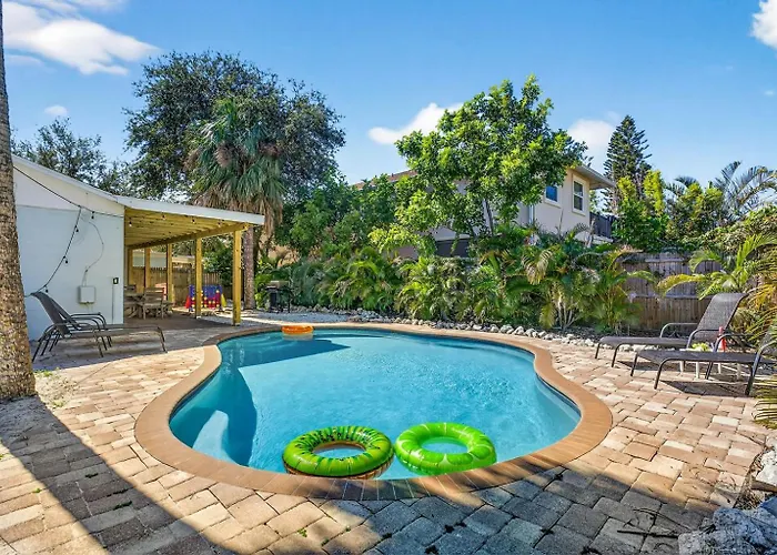 Heated Pool2 Min Walk 2 The Beachsleeps 9cute *